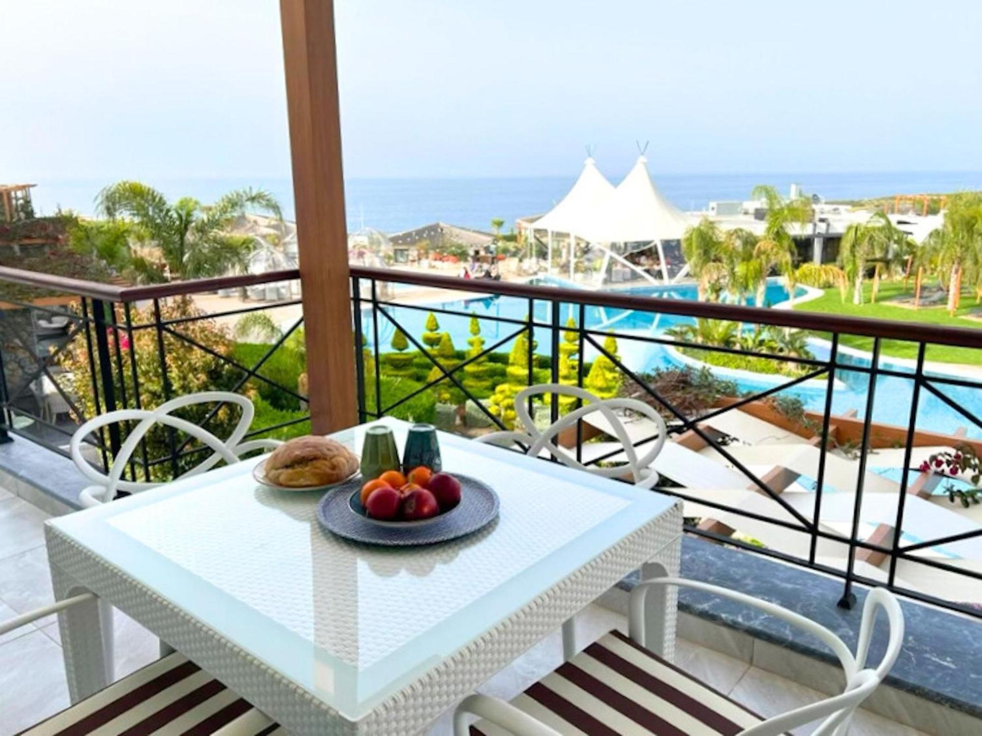 Apartmán Luxurious Seafront Penthouse Kyrenia  Exteriér fotografie